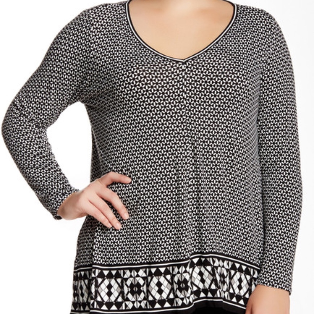 Max Studio Long Sleeve Printed V-Neck Sharkbite